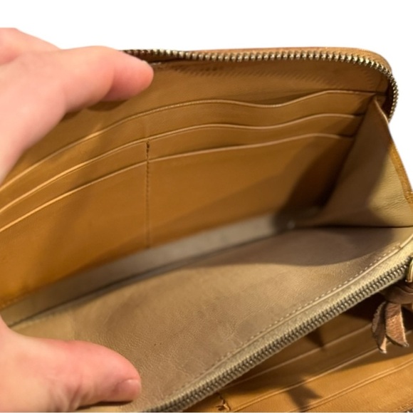 Bottega Veneta Intrecciato Leather Zip Wallet Clutch – Made in Italy - Picture 8 of 12